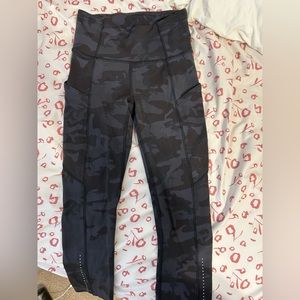 Camo Cropped Leggings with Pockets!